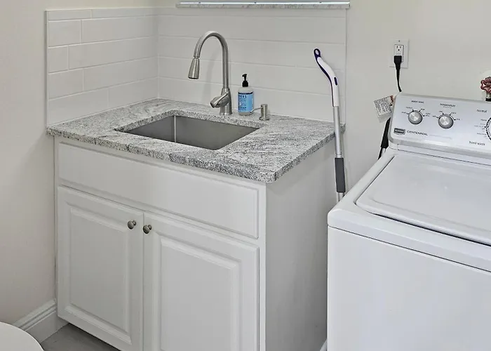 New Luxe Private Steps 2 And Sunsets Park 2 Cars Private Quiet Unit B