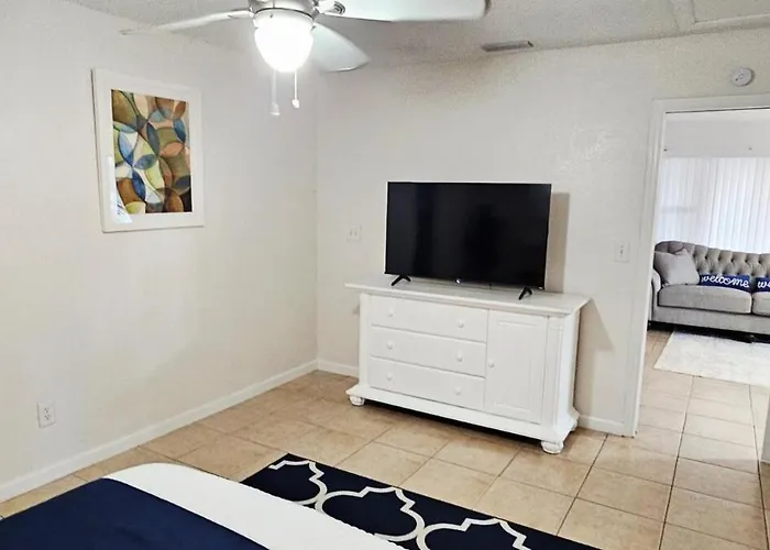 New Luxe Private Steps 2 And Sunsets Park 2 Cars Private Quiet Unit B * Clearwater Beach