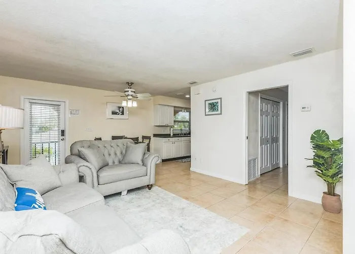 New Luxe Private Steps 2 And Sunsets Park 2 Cars Private Quiet Unit B Clearwater Beach
