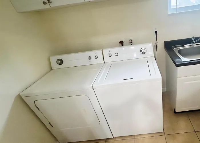 New Luxe Private Steps 2 And Sunsets Park 2 Cars Private Quiet Unit B * Clearwater Beach